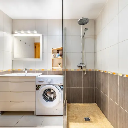 Club Paraiso Near Hard Rock By Interhome *